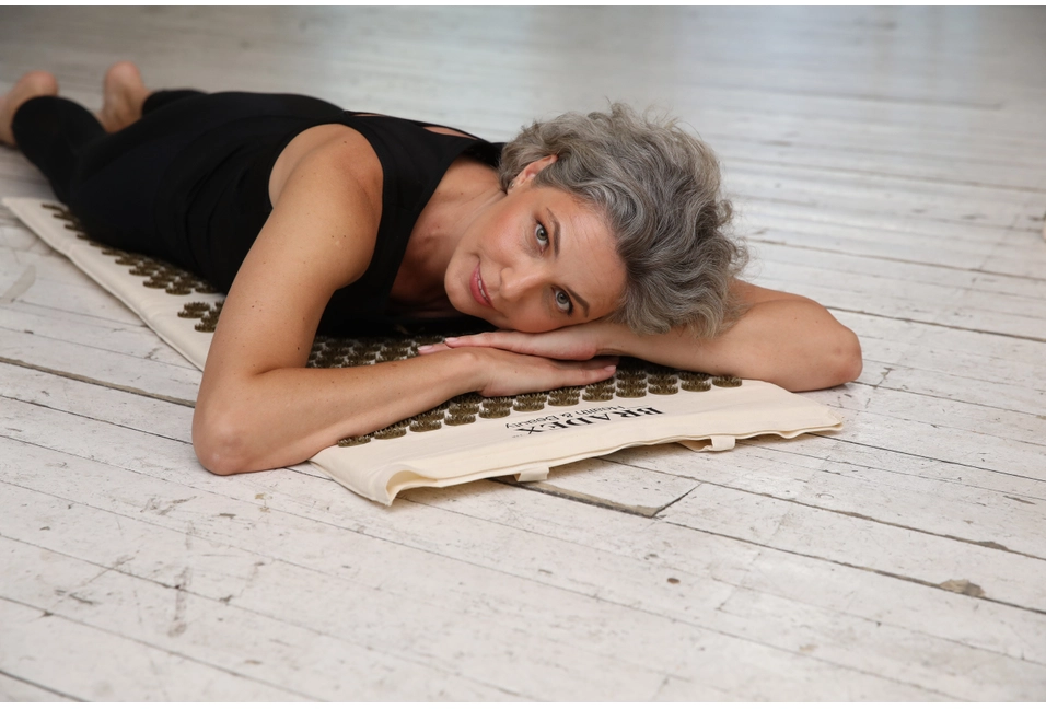 Борется с бессонницей