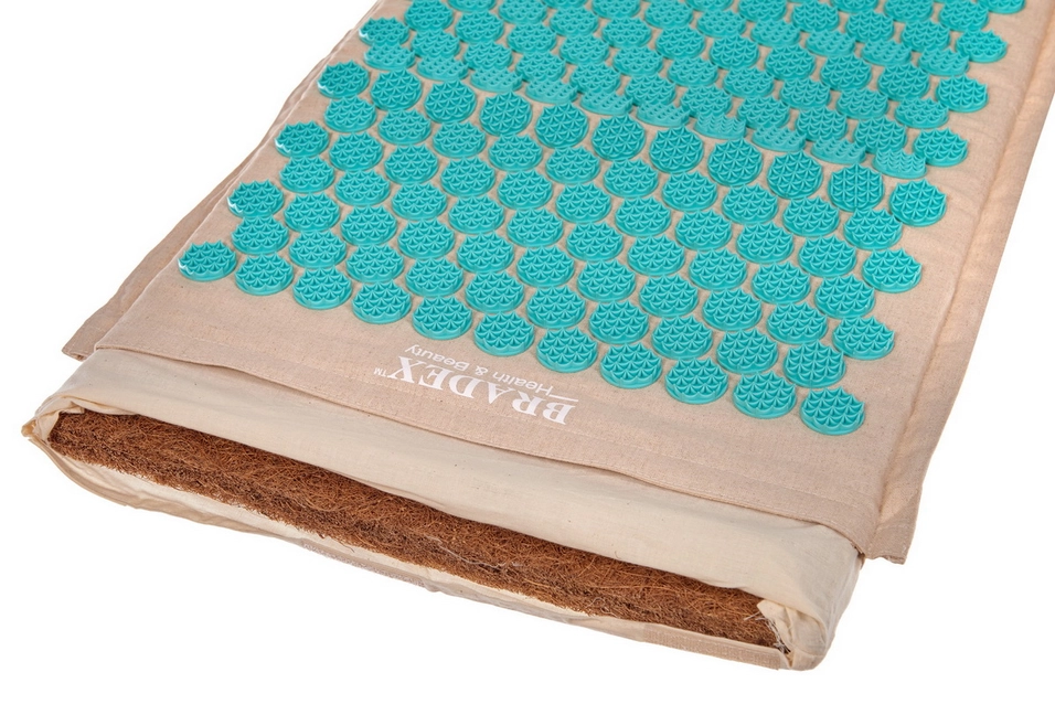 Борется с бессонницей